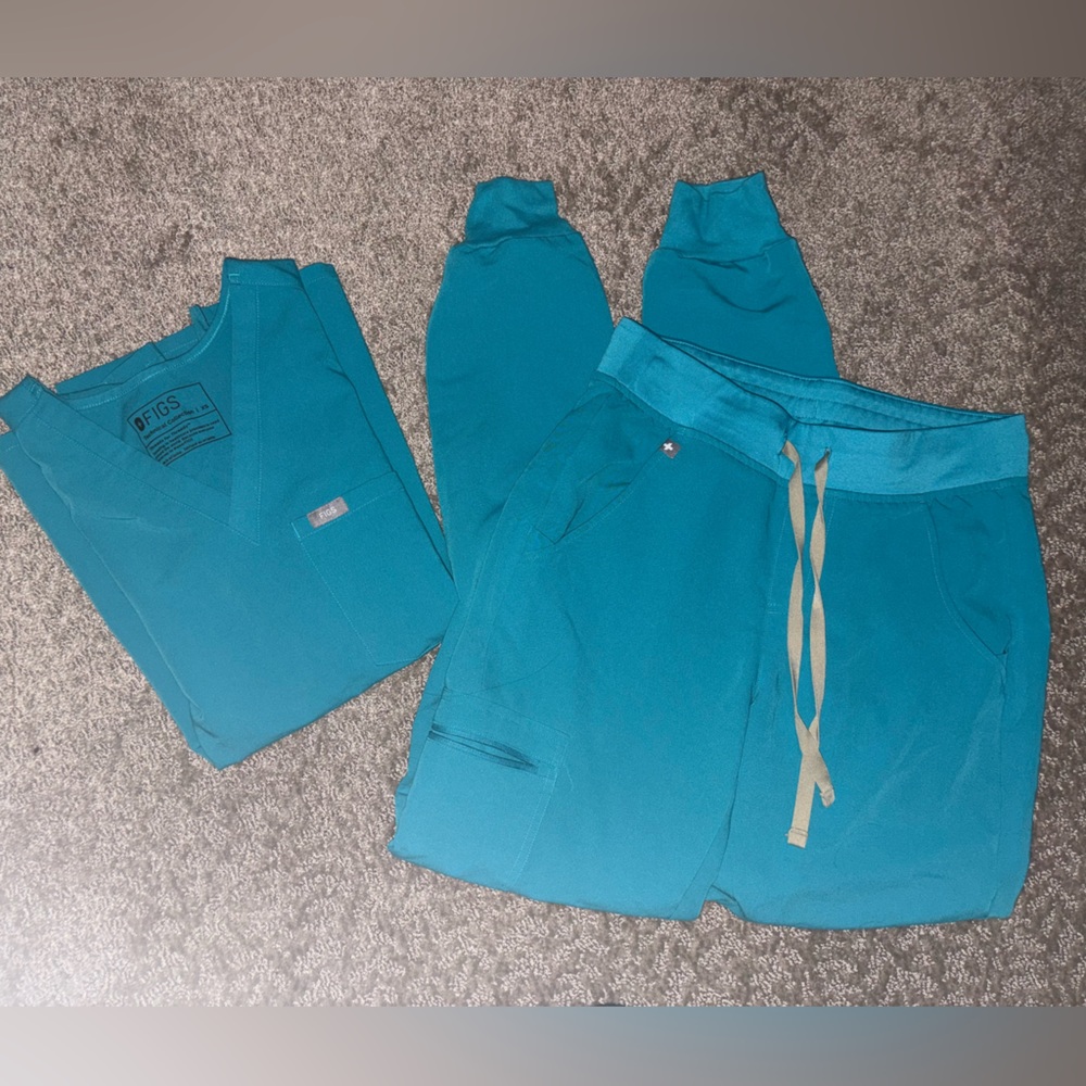 Figs Women's Aqua Blue Scrub Set